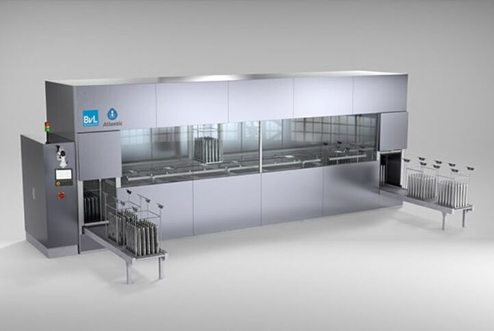 Mit der Mehrkammer-Tauchanlage AtlanticTR von BvL Oberflächentechnik wird die Präzisionsreinigung individuell anpassbar.