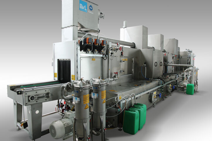 The Yukon continuous cleaning system from BvL is ideal for cleaning cast parts with a continuous material flow