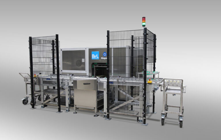 NiagaraMO mit automatischem Ein-/Ausschub, Rollenbahn und Zubringewagen