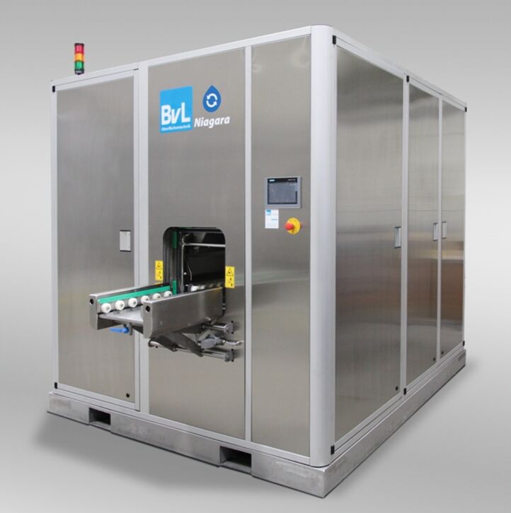 Reinigung von Medizin-Implantaten in Korbwaschanlage NiagaraMO