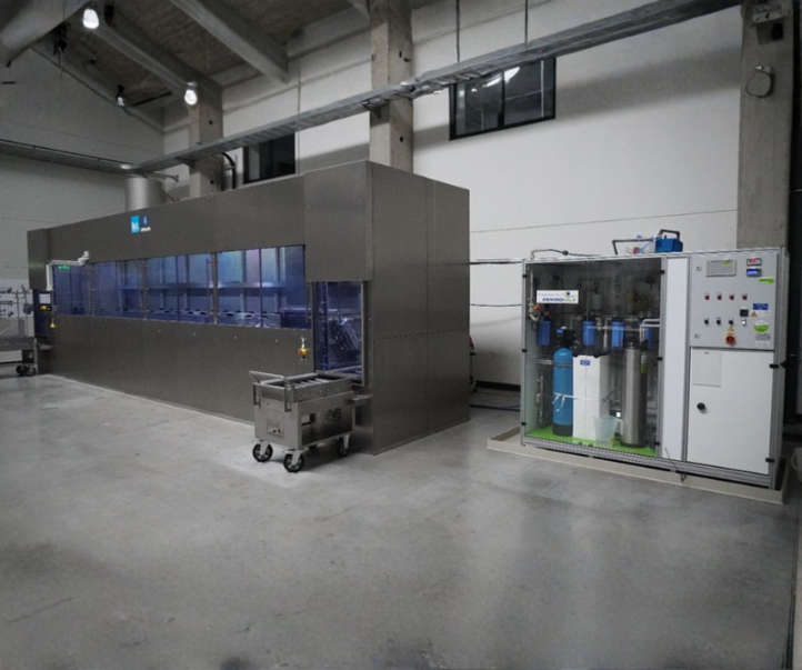 High rinse quality for high purity cleaning: test cleanings at the BvL Technology Center using the Atlantic cleaning system and an ultrapure water treatment system (EnviroFALK). 