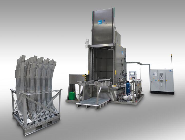 BvL Ocean turntable system with a special useful height for body parts up to 2,200 mm long (extruded profiles)